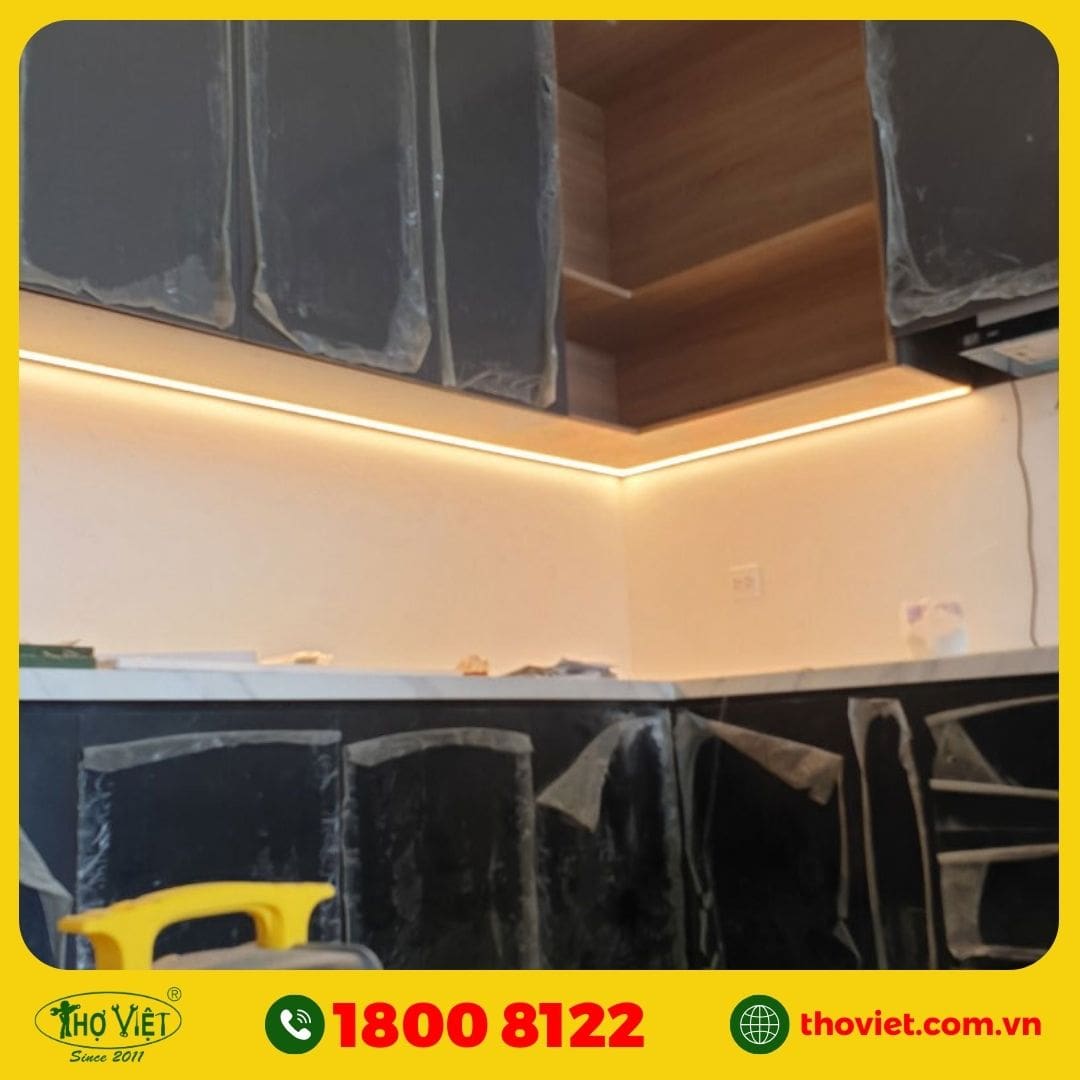 Gắn dưới tủ treo tường