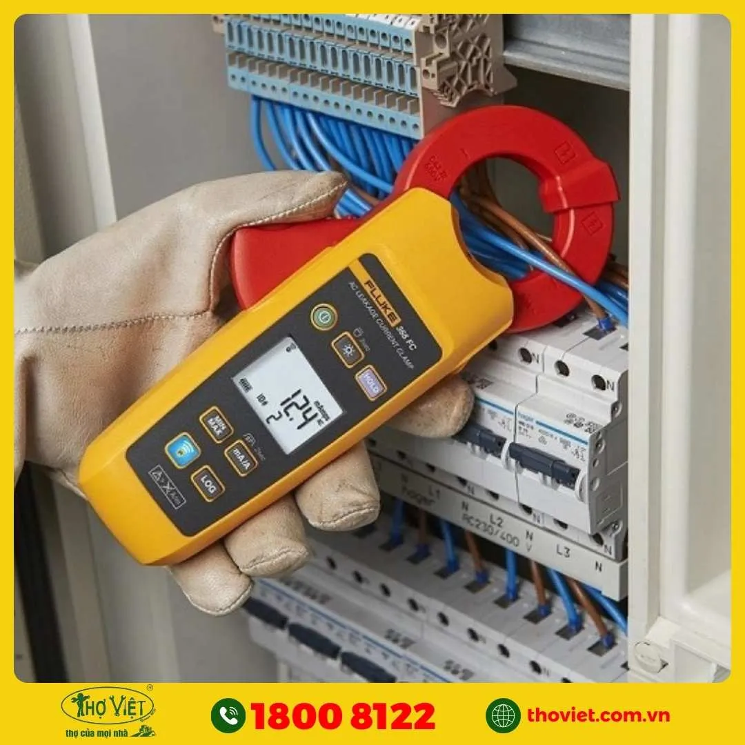 Dùng ampe kìm để đo dòng rò