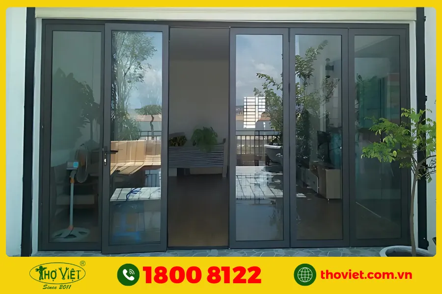 Lắp đặt cửa nhôm theo màu sắt