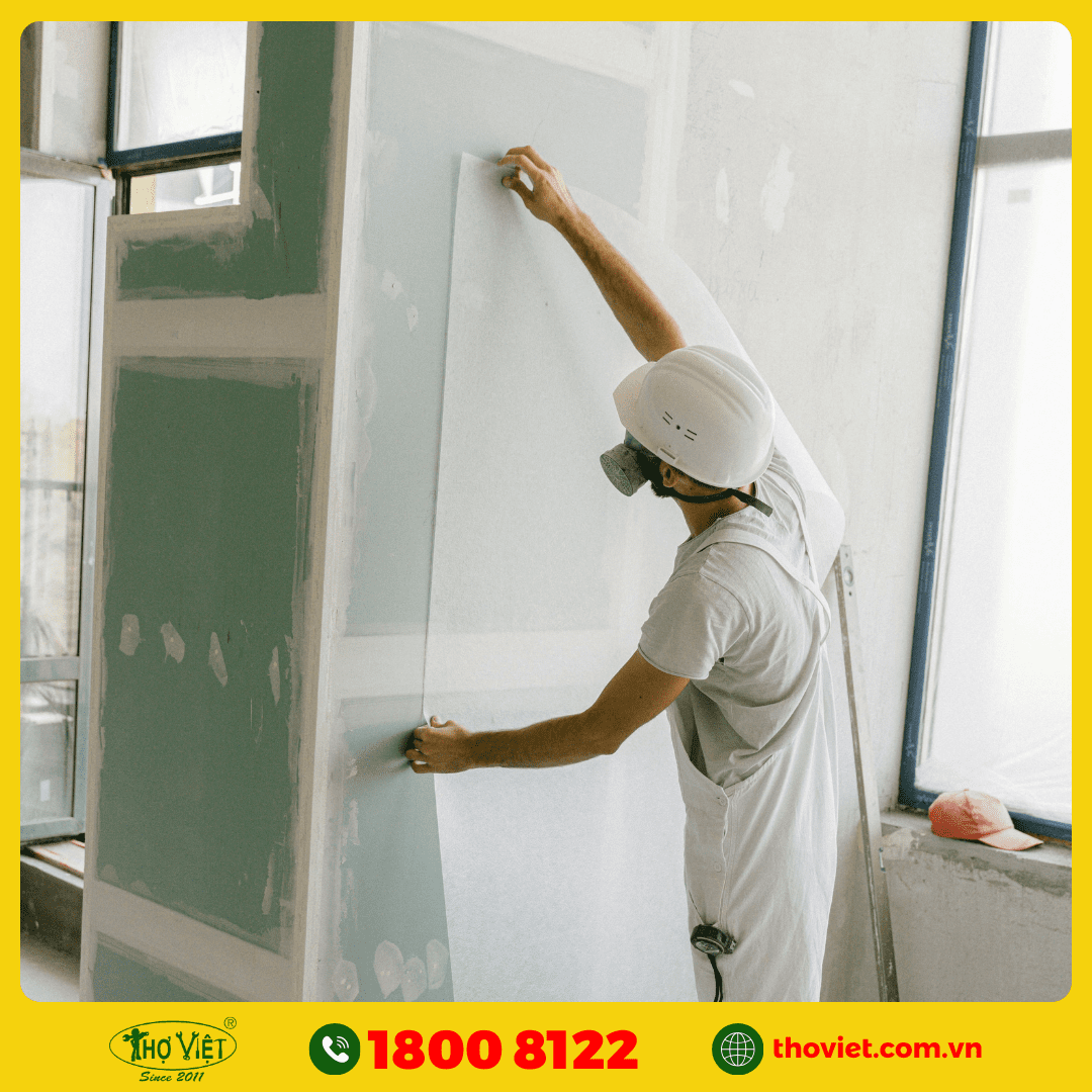 Dùng giấy dán tường chống ẩm mốc