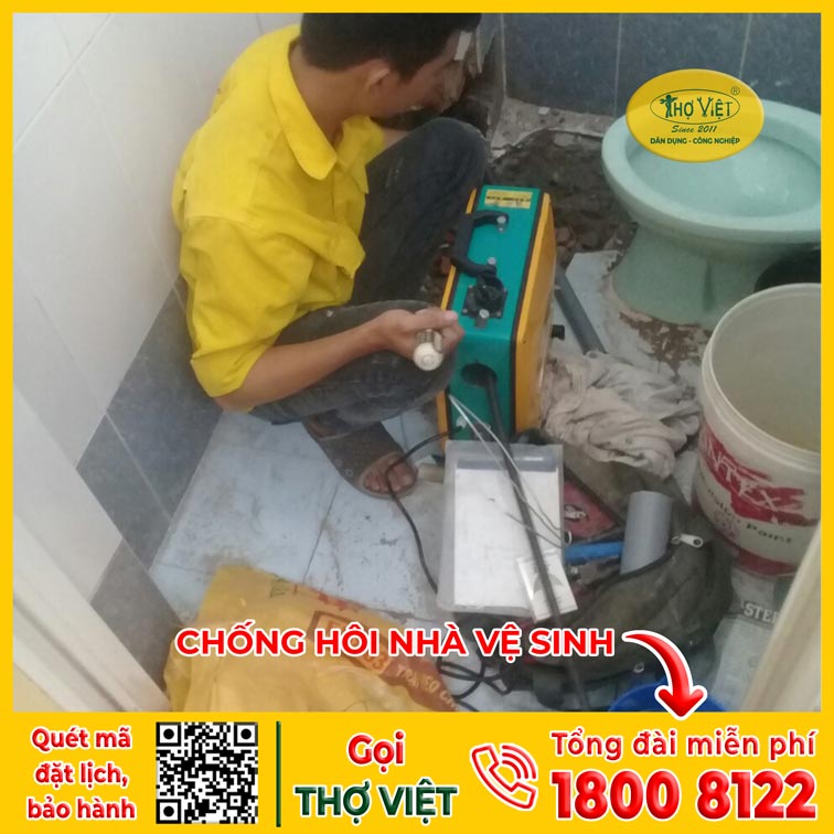 nhà vệ sinh mới xây có mùi hôi