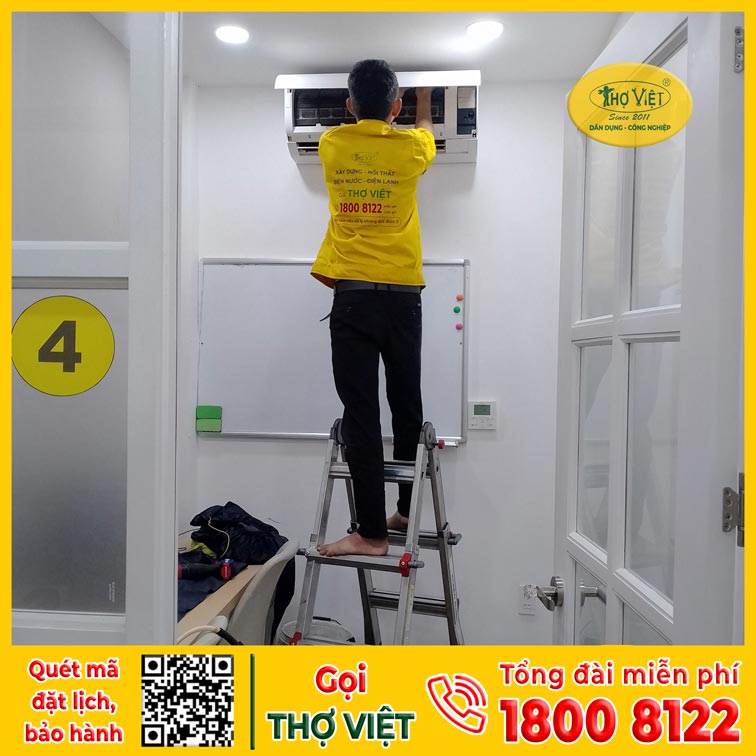 Thợ vệ sinh máy lạnh
