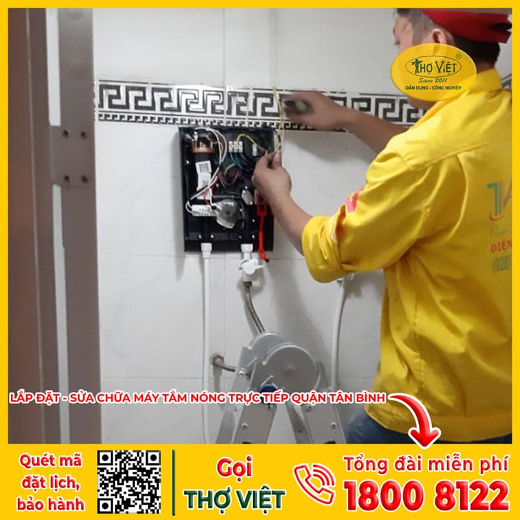 Thợ lắp máy tắm nóng