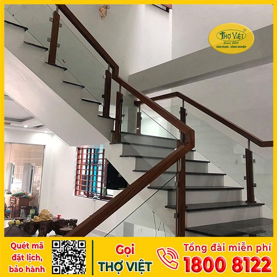 Thi công cầu thang kính cường lực