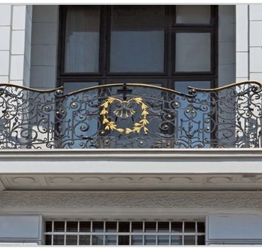 lan can sắt mẫu 18