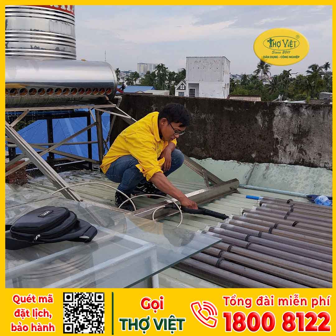 Vệ sinh máy nước nóng năng lượng mặt trời