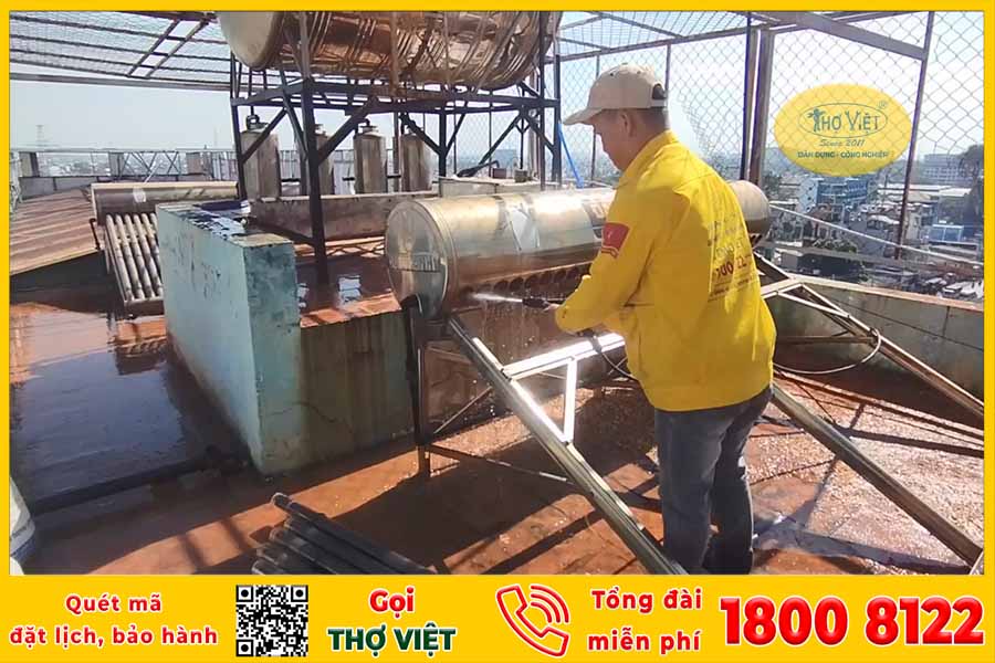 Vệ sinh máy năng lượng mặt trời quận 2