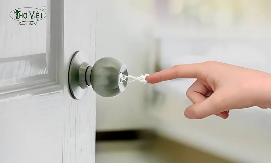 Dấu hiệu tường đang bị rò rỉ điện