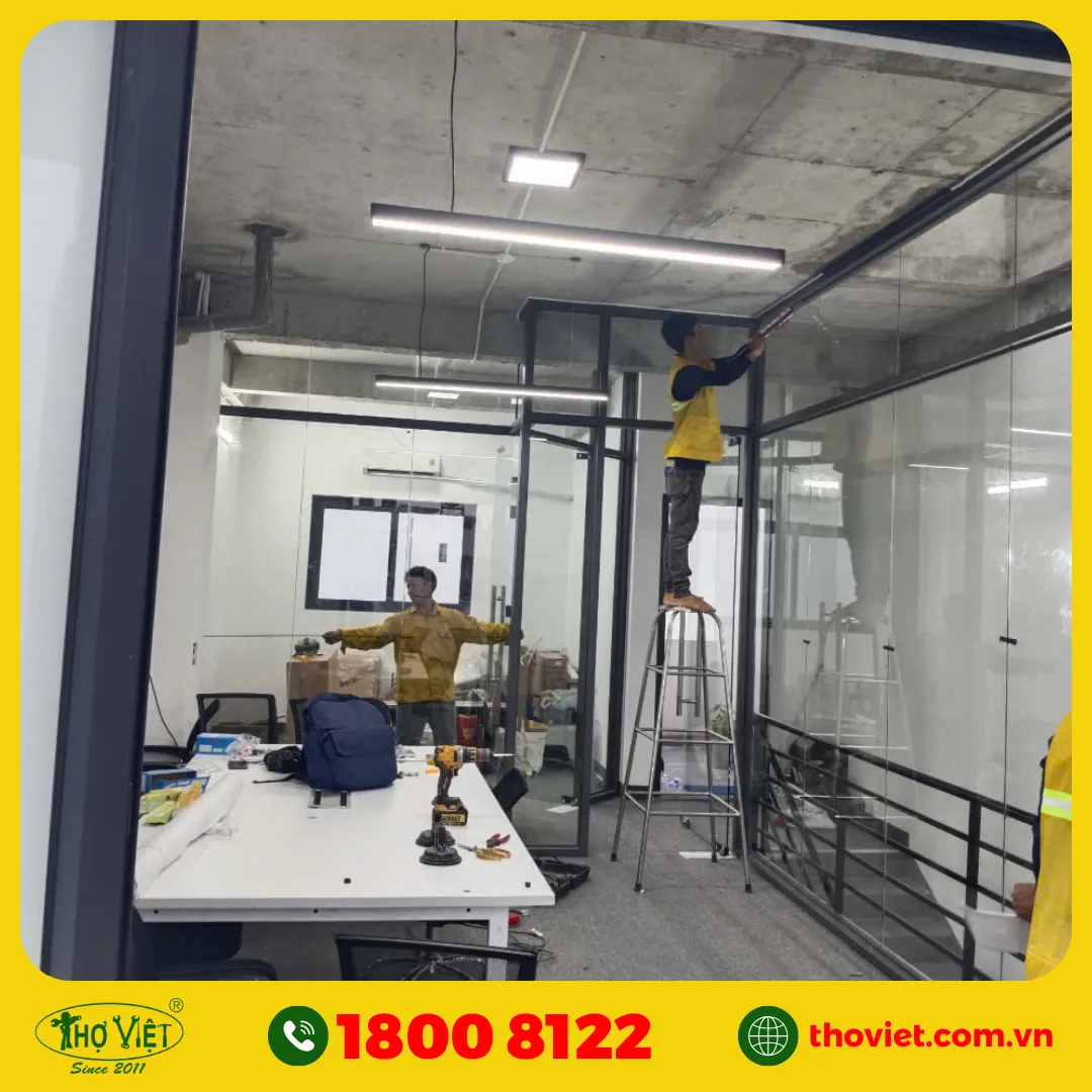 Giới thiệu về dịch vụ sửa cửa kính quận 10 - Thợ Việt