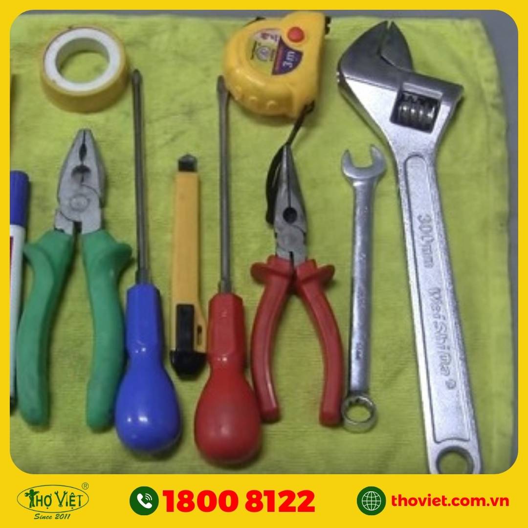 Chuẩn bị dụng cụ cần để sửa vòi nước bị rò rỉ