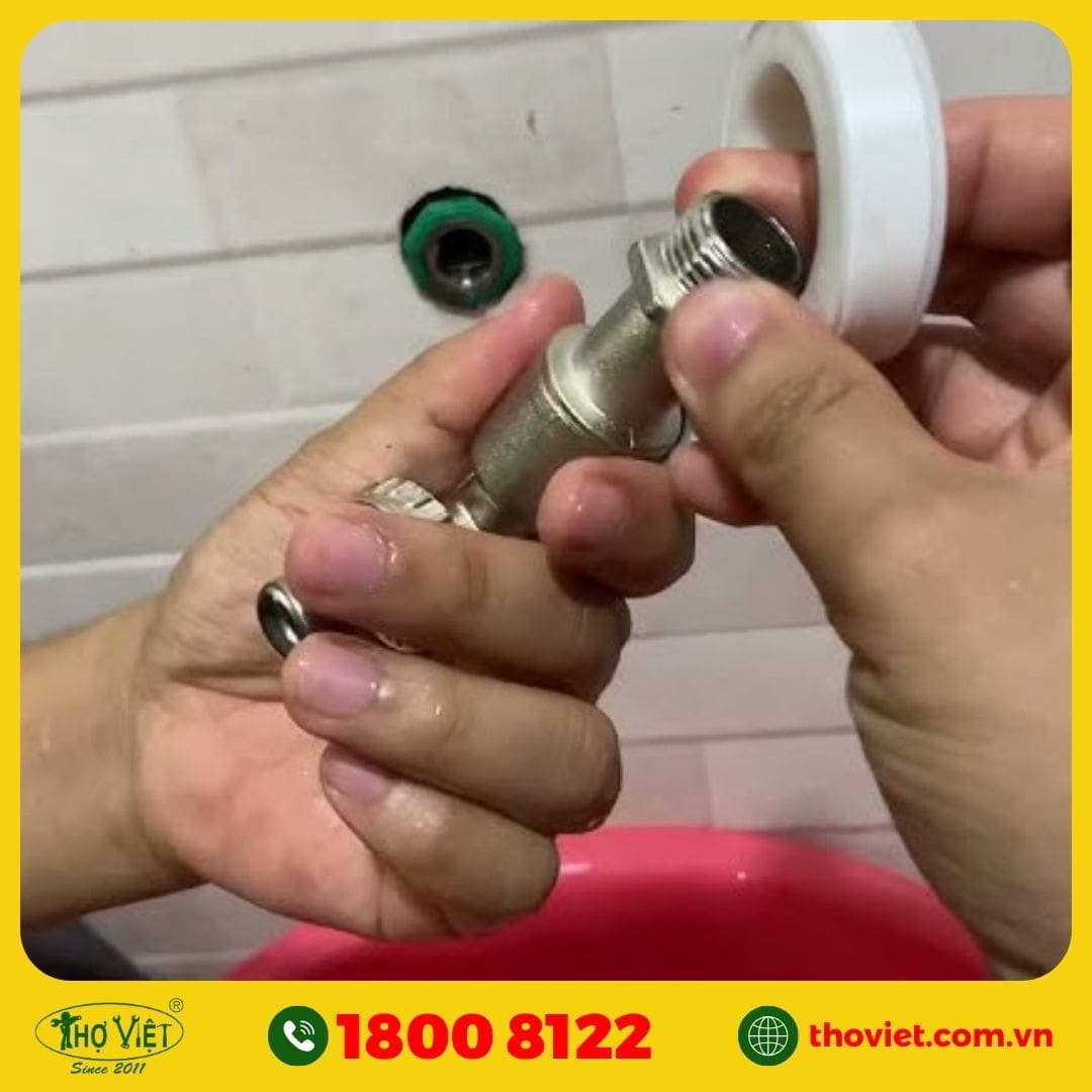Sửa vòi nước bị rò rỉ nước tại Thợ Việt