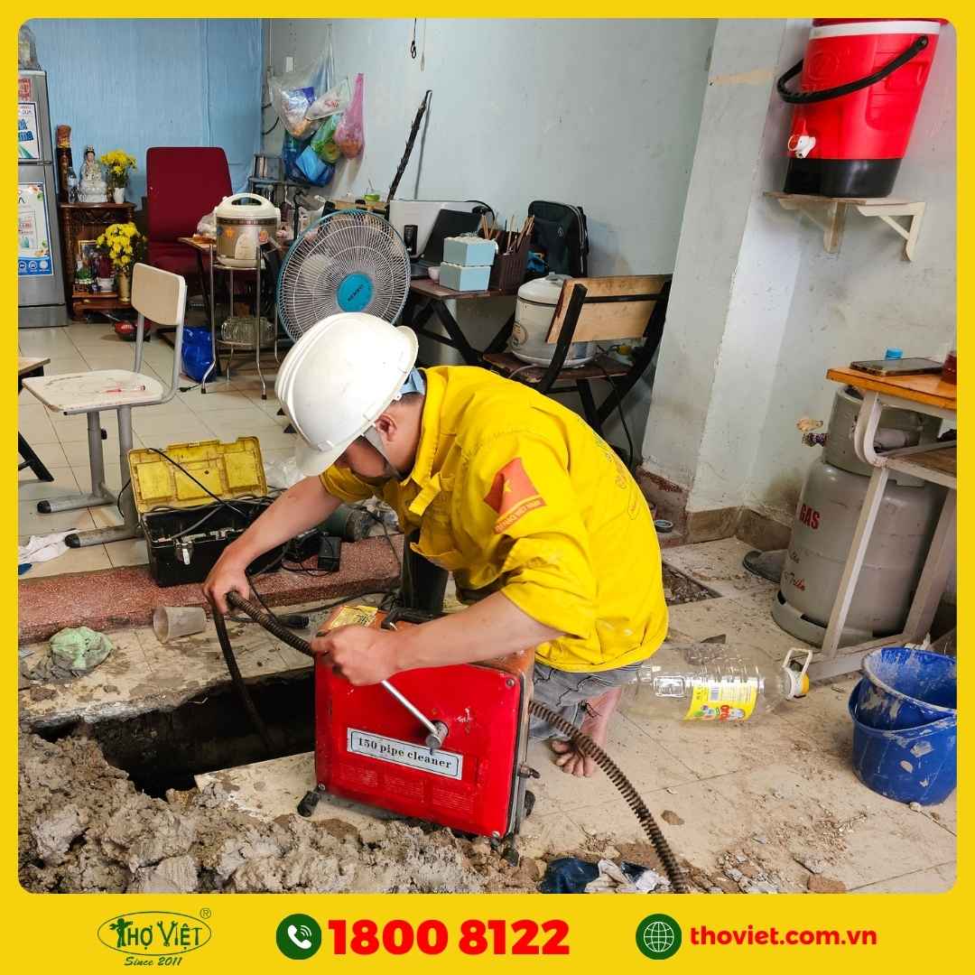 Thợ Việt thi công thông cống nghẹt Tân Phú