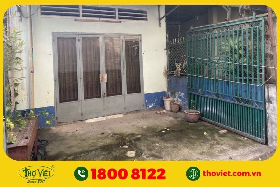 nhà 2 tầng bị xuống cấp