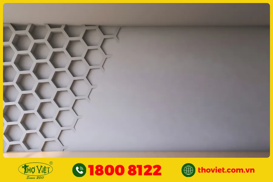 Sơn tường 3D là một công nghệ trang trí đặc biệt, giúp tạo ra hiệu ứng hình ảnh ba chiều trên bề mặt tường. Công nghệ này cho phép bạn tạo ra các hình ảnh, họa tiết hoặc cảnh quan sống động mà nhìn vào như có chiều sâu, tạo cảm giác không gian rộng rãi và bắt mắt.