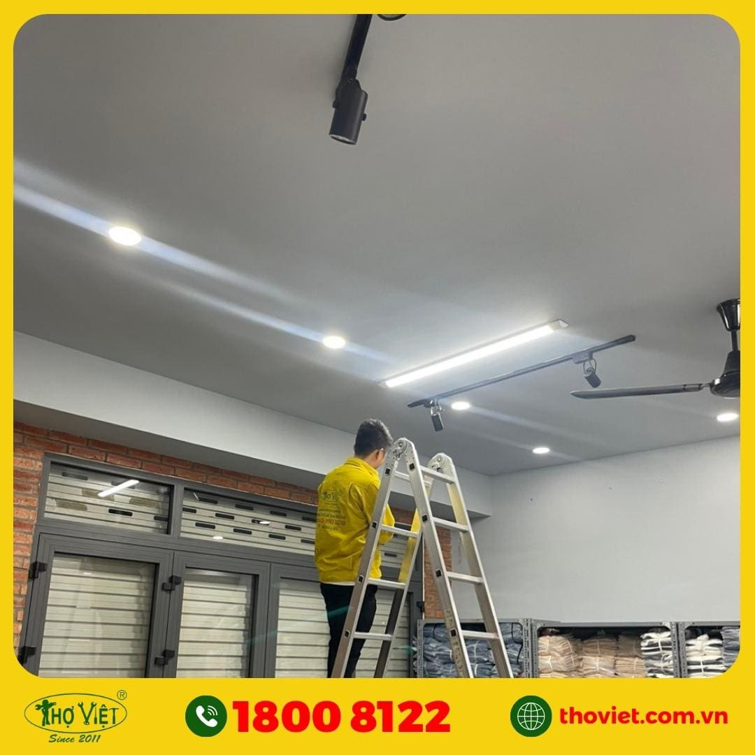 Thợ lắp đèn thả trần thạch cao tại Thợ Việt