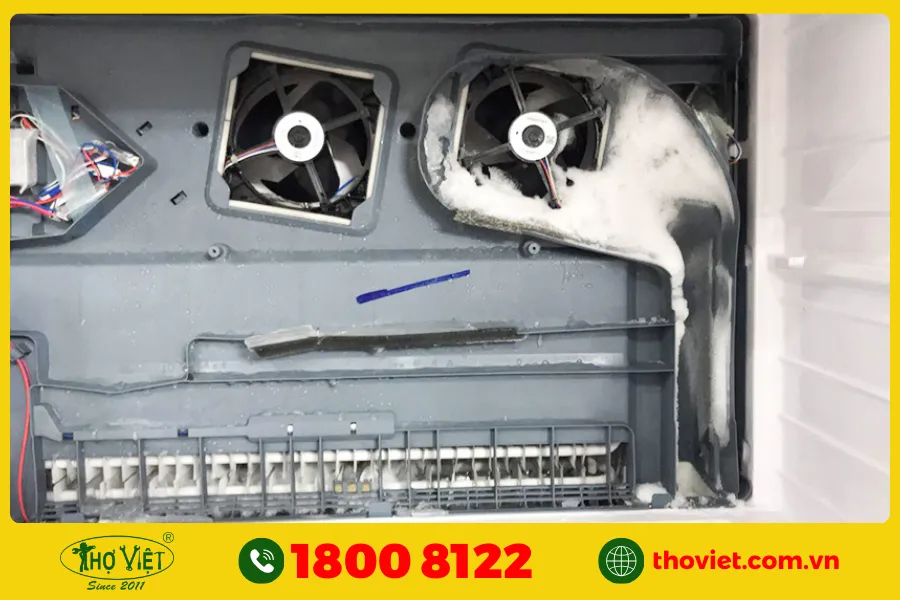 Tủ lạnh Hitachi báo lỗi F0 12 do quạt bị chập cháy, gãy hoặc motor có vấn đề