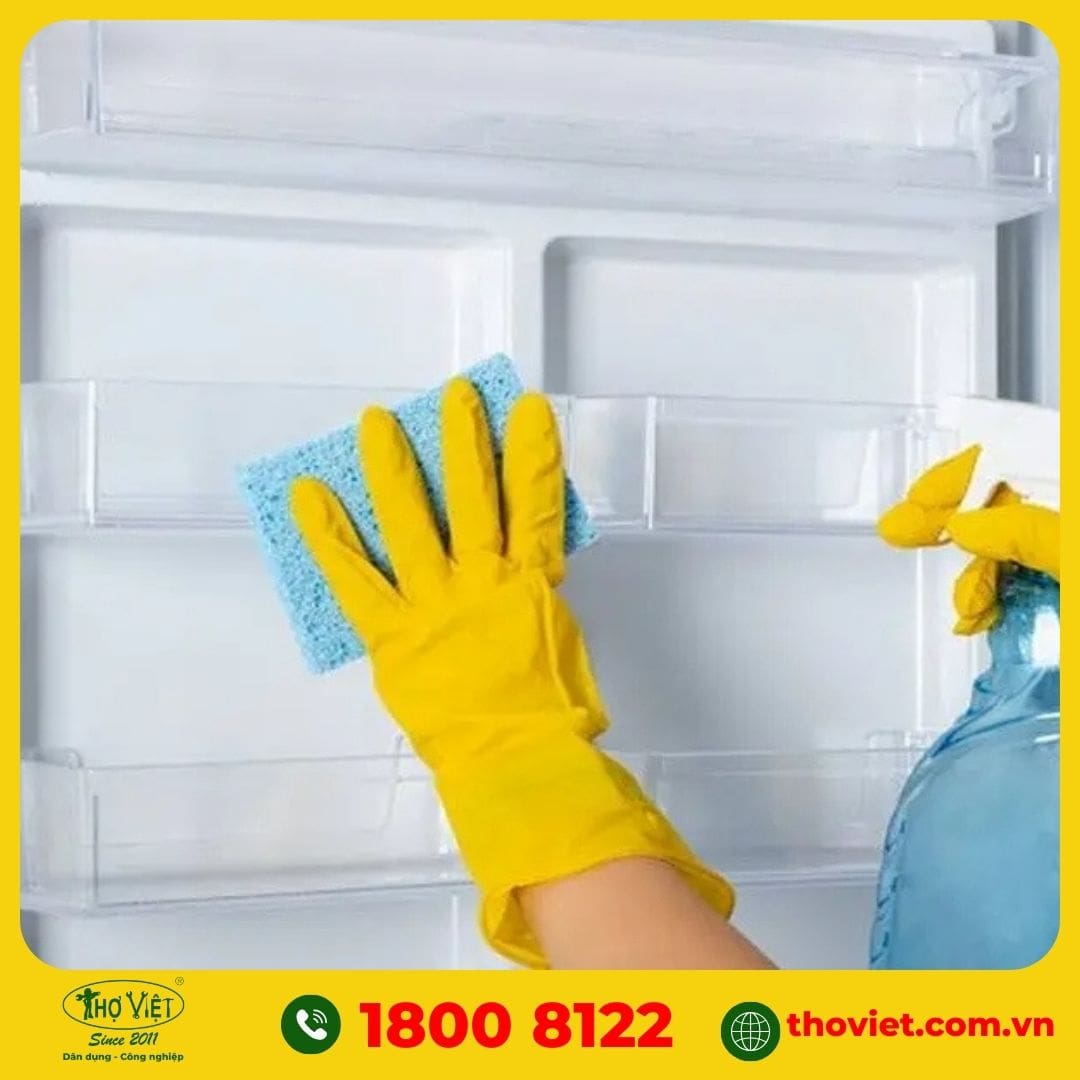 Vệ sinh và kiểm tra tủ lạnh thường xuyên