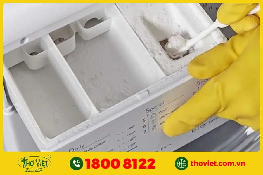 Do đường dẫn nước hoặc các khay chứa bột giặt/chất tẩy bị tắc