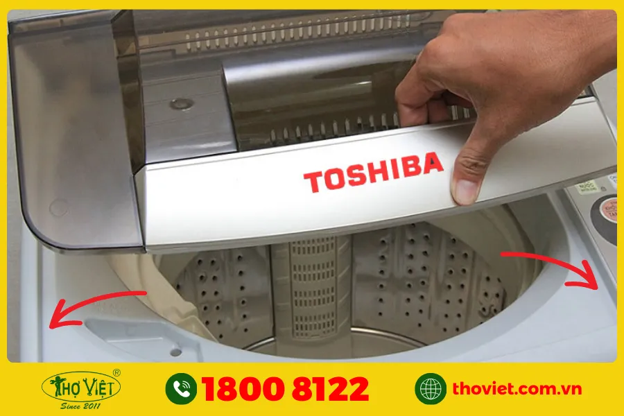 Do cánh cửa máy giặt Toshiba gặp sự cố