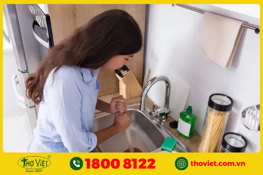 Sử dụng Pit-tông giải pháp hiệu quả để thông tắc chậu rửa bát