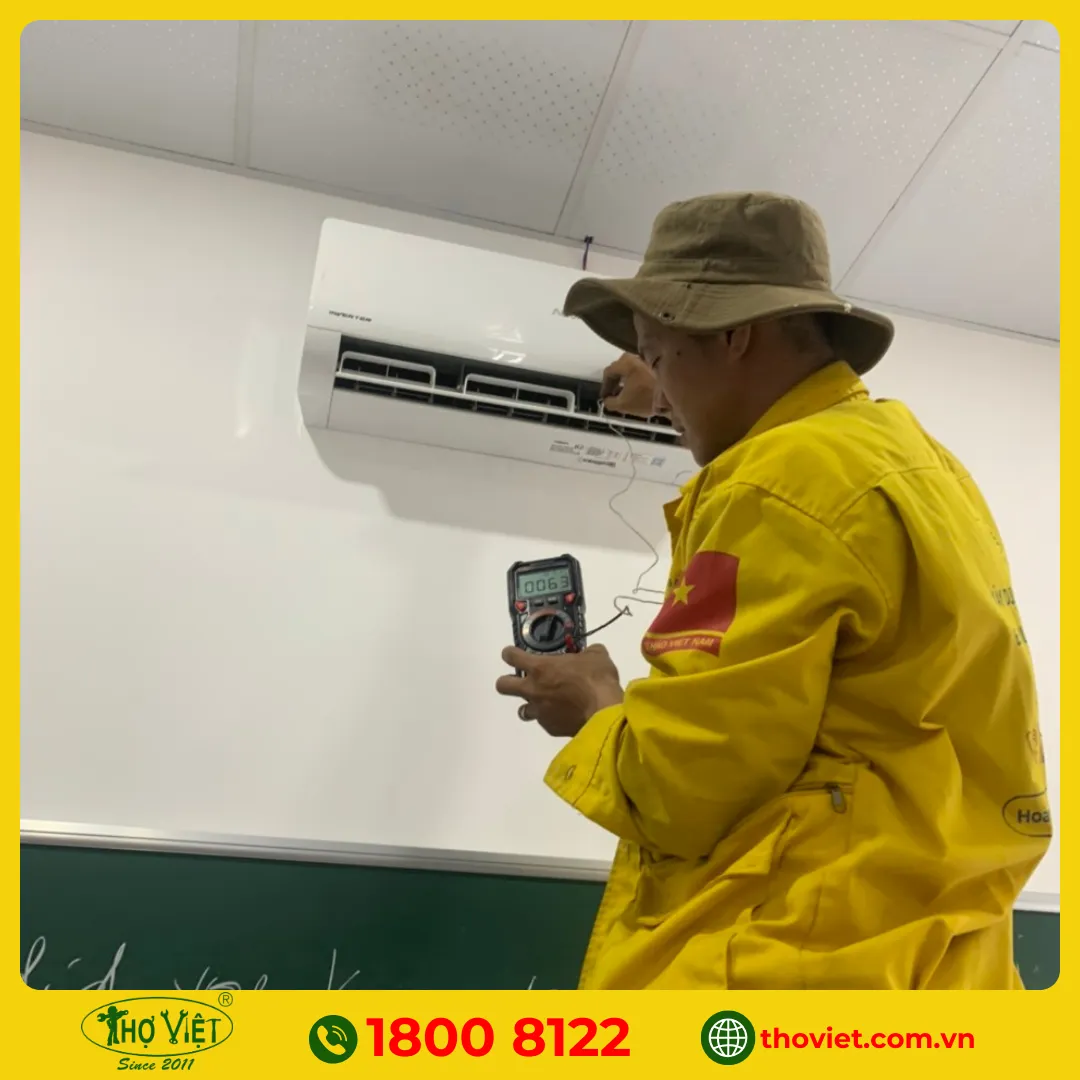 Gọi thợ sửa máy lạnh khi remote gặp lỗi không tự sửa được