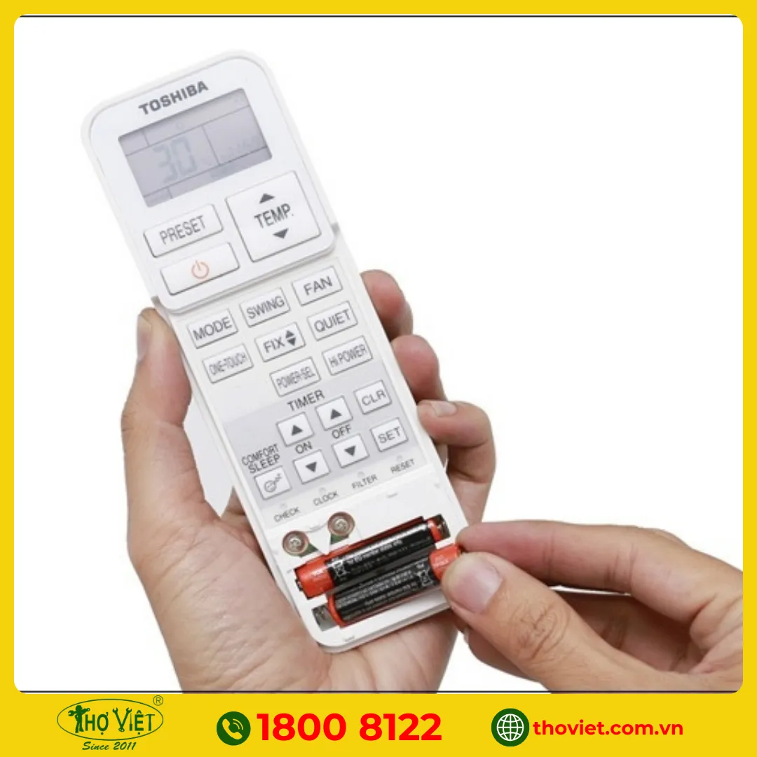 Thay pin mới định kỳ để remote hoạt động ổn định