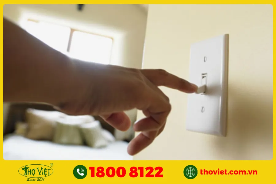 Ngắt điện trước khi vệ sinh máy lạnh TCL