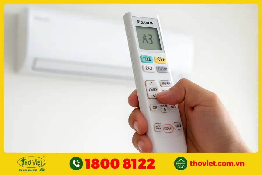 Quan sát mã lỗi trên màn hình dàn lạnh hoặc đèn báo