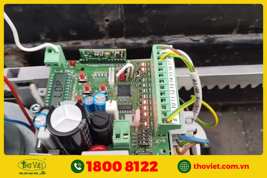 Bo mạch điều khiển & dây tín hiệu đấu nối sai