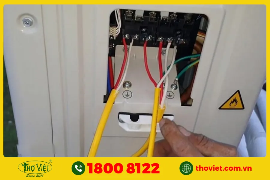 Dây điện nối giữa cục nóng và cục lạnh bị đứt