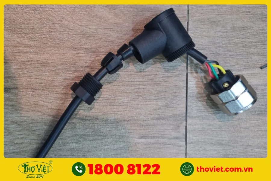 Đầu jack cắm của cảm biến bị móp méo, gãy