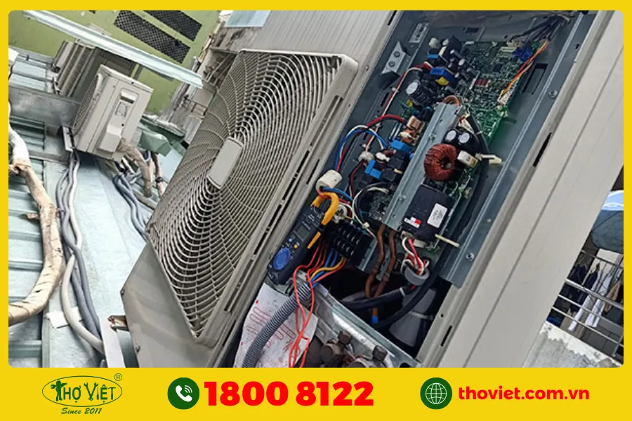 Dây kết nối giữa dàn lạnh và dàn nóng bị lỗi hoặc bị đứt