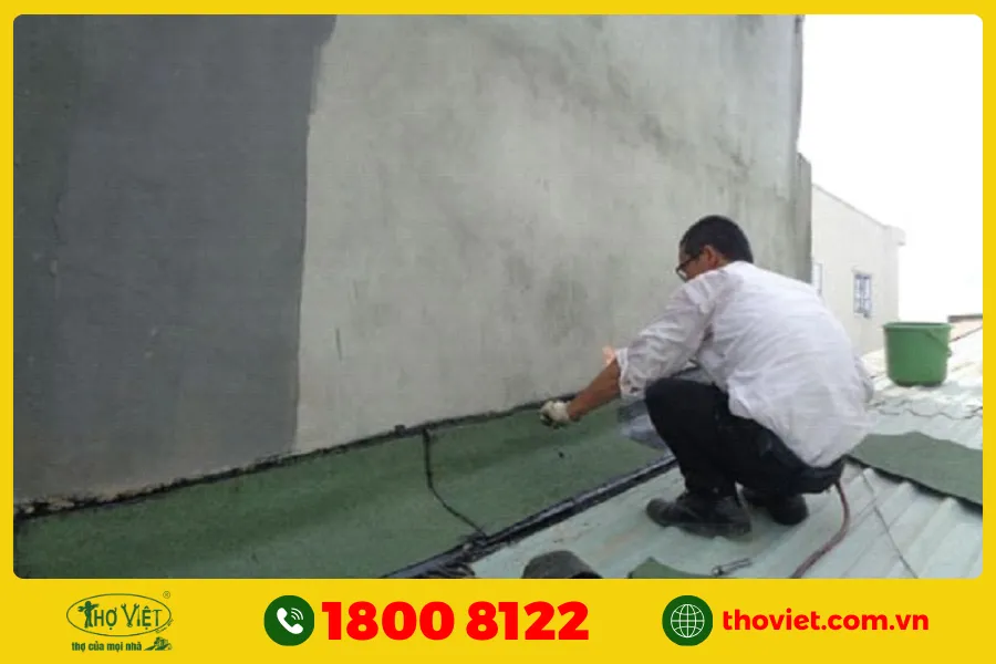 Xử lý khe hở giữa mái tôn và tường nhà
