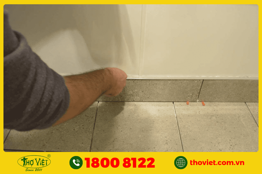Chống thấm chân tường bằng cách ốp gạch