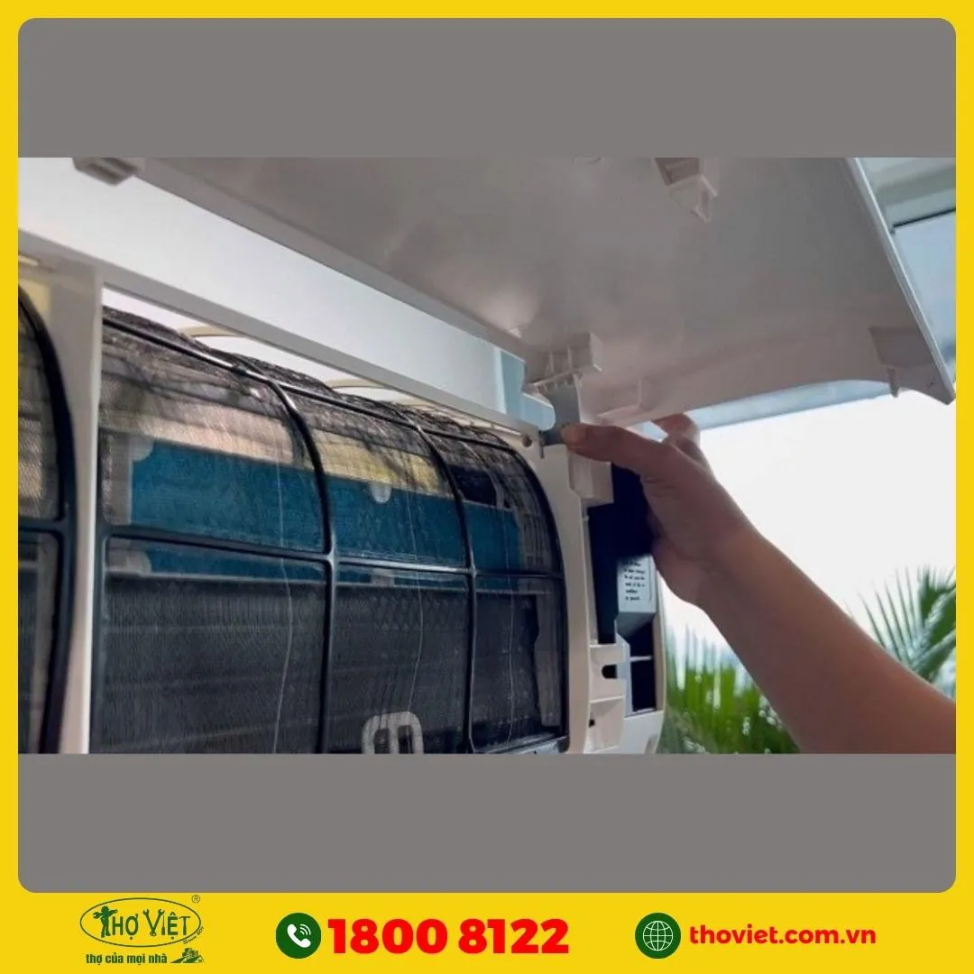 Gắn khớp 2 bên hông của mặt nạ