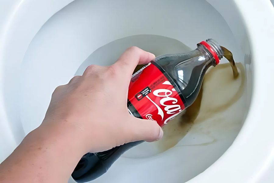 Dùng Coca-Cola để làm mềm chất cặn