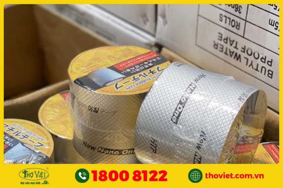 Quấn băng keo chống thấm siêu dính quanh mép nối