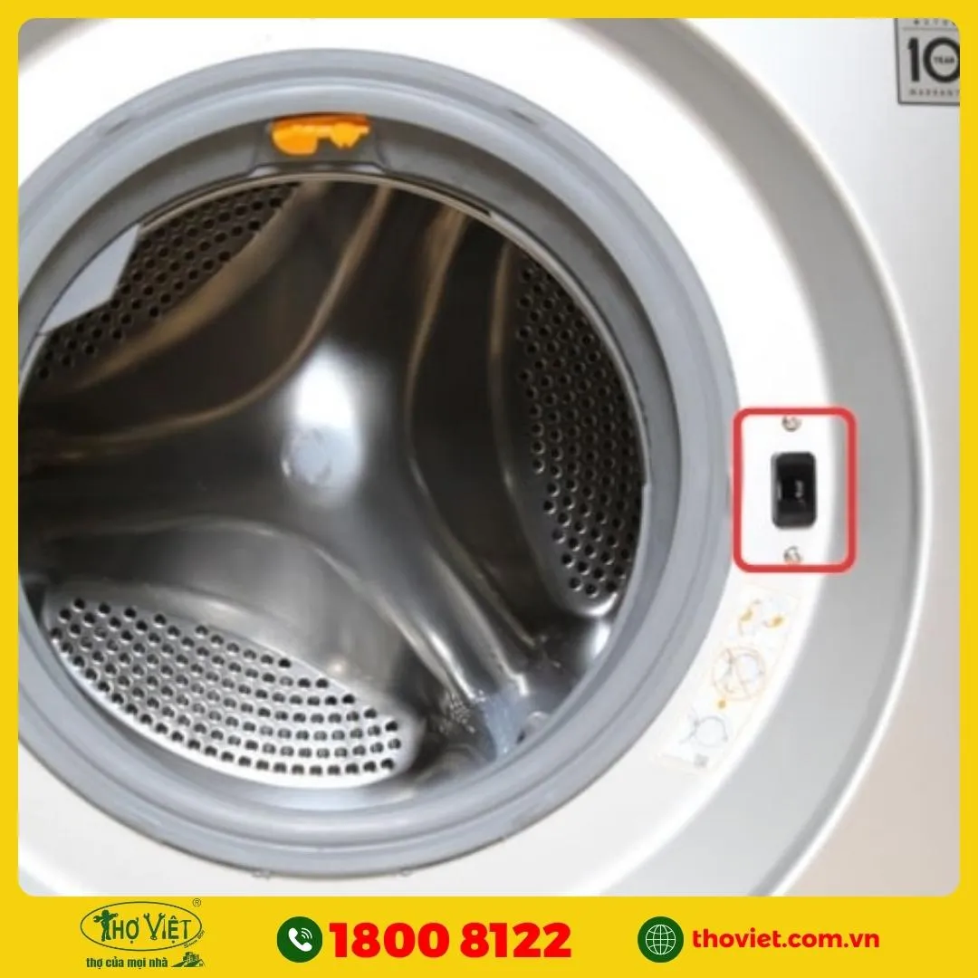 Nắp máy chưa khóa