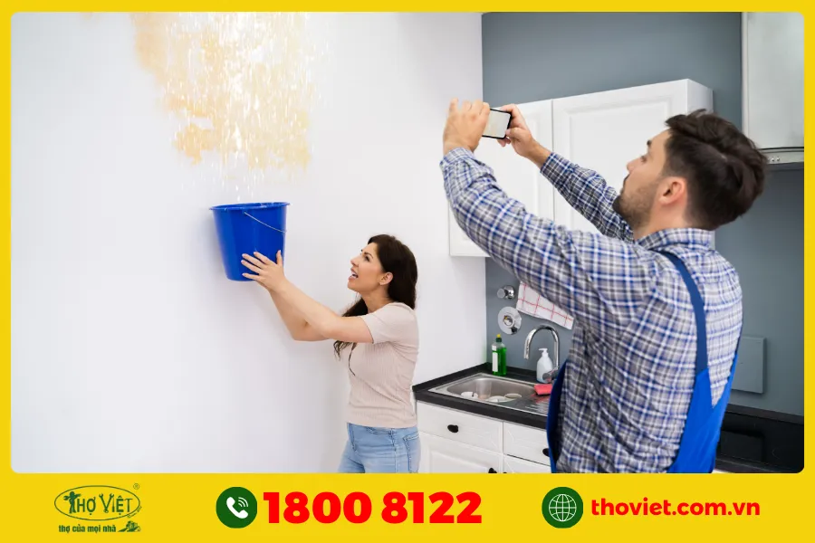 Mái tôn bị thủng gây rò rỉ nước