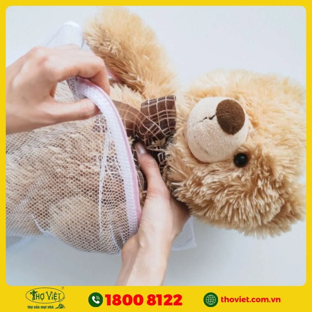 Chuẩn bị trước khi giặt gấu bông