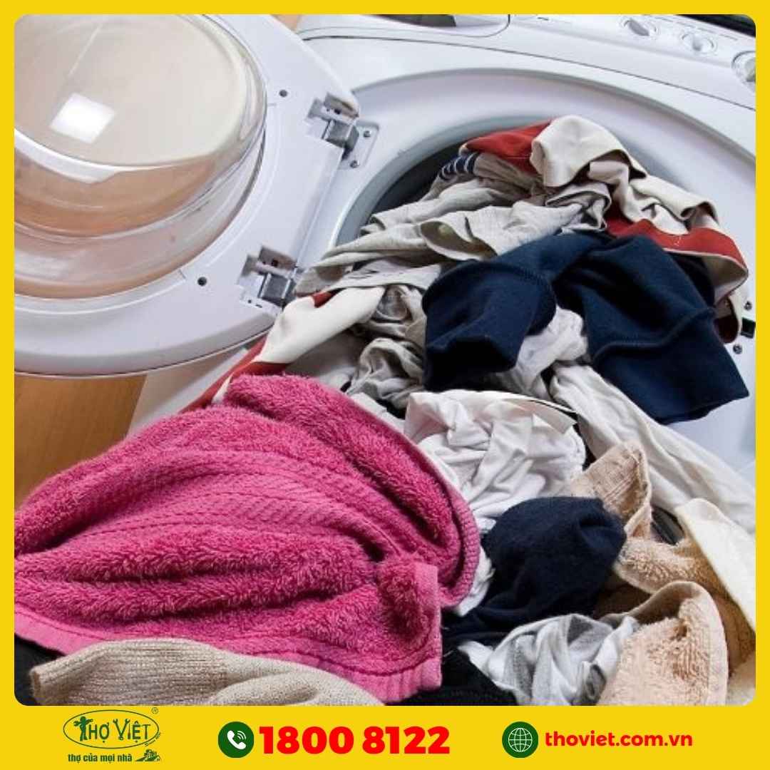 Nhồi quá nhiều quần áo vào máy giặt
