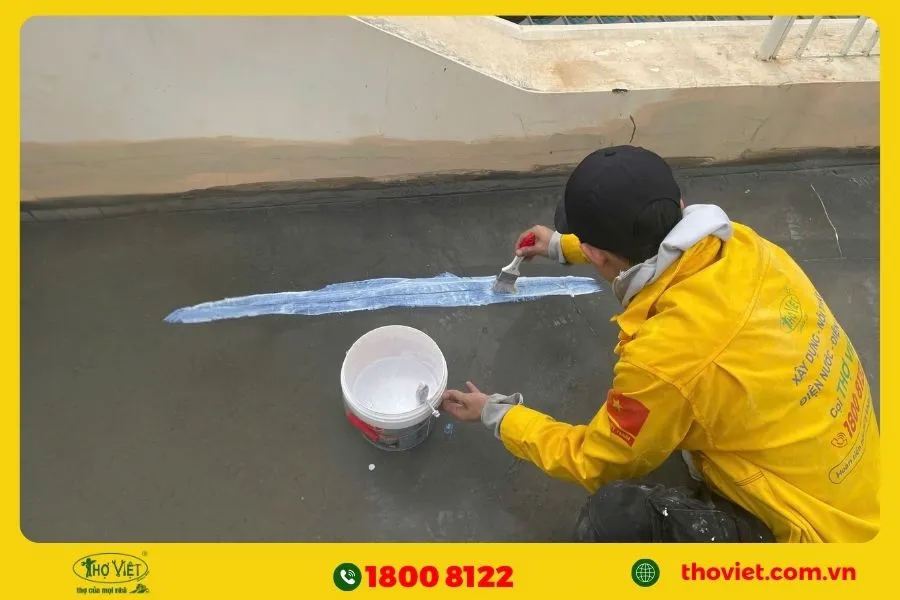 Dùng sơn chống thấm