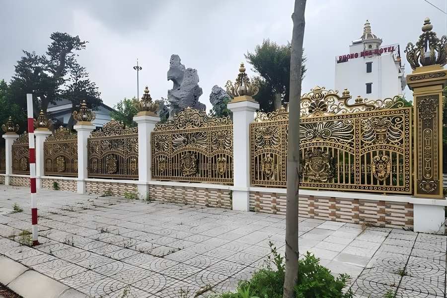 Mẫu hàng rào đẹp họa tiết cầu kỳ