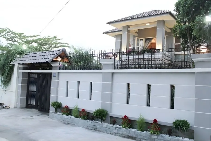 Mẫu hàng rào nhà mái Thái