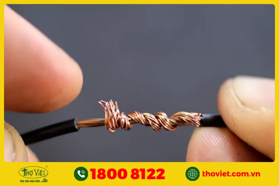 Dây tín hiệu giữa dàn nóng và dàn lạnh bị lỏng