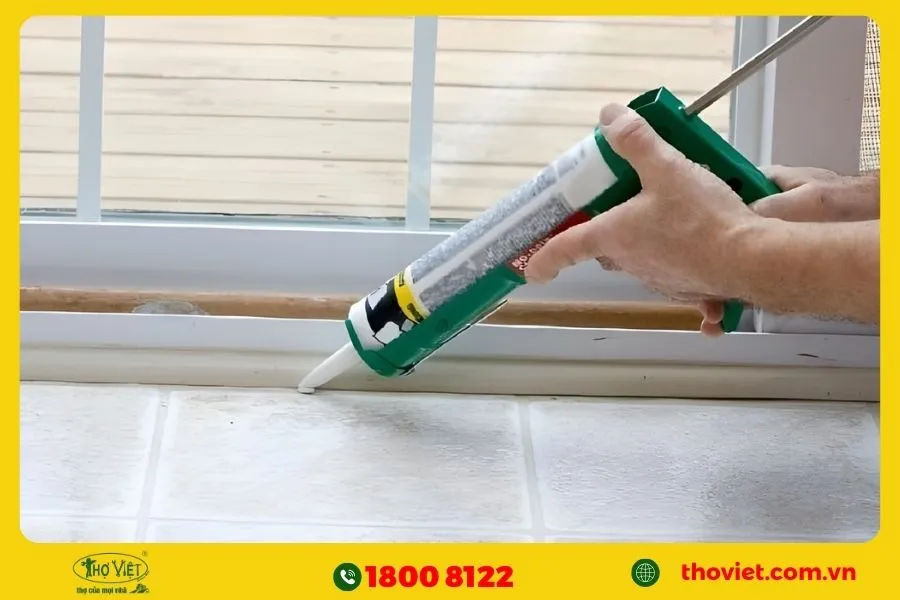 Trét keo chống thấm mạch gạch