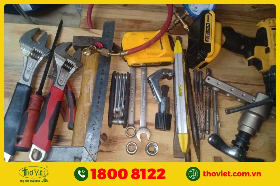 Dụng cụ chuẩn bị để tháo máy lạnh Gree