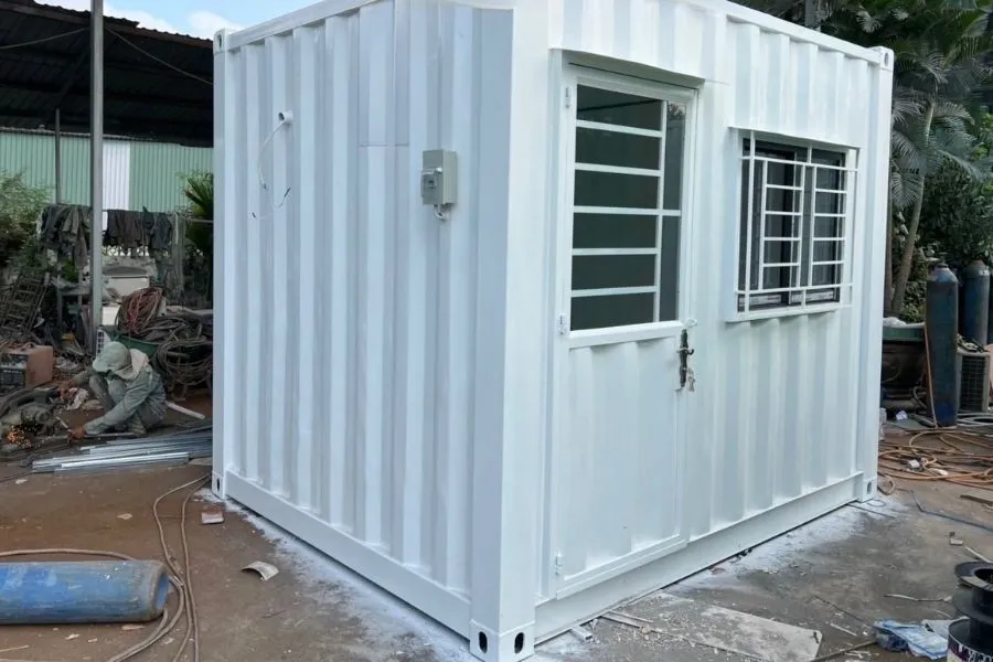 Mẫu nhà container 30 triệu nhỏ gọn, phù hợp làm kho chứa.