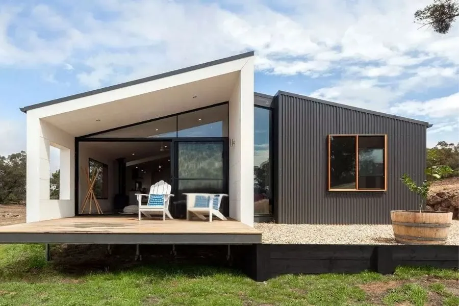 Mẫu nhà container mái nghiêng dáng gọn, thoát nước tốt.
