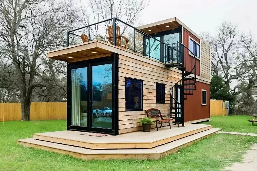 Mẫu nhà container ốp gỗ thẩm mỹ cao, cảm giác ấm áp.